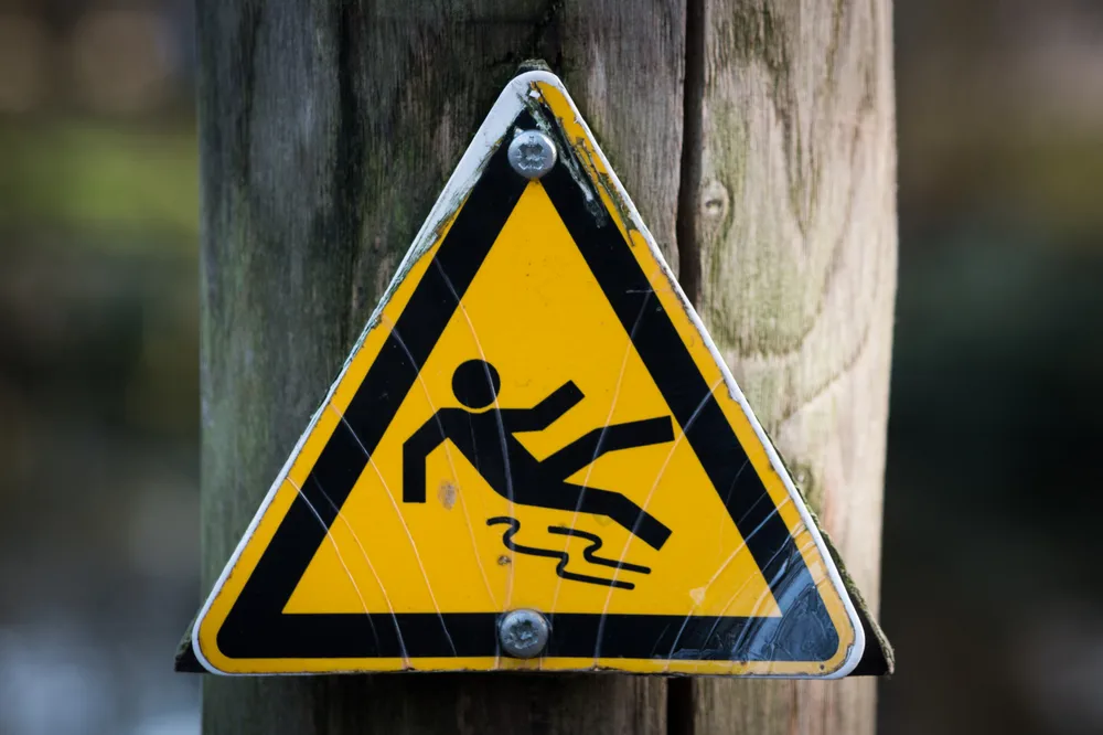 sign-slippery-wet-caution.webp